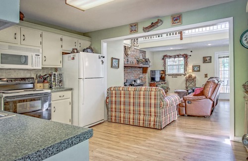 Walnut Mountain House | Lake-View Townhome with Decks, Screened Porch and Shared Tennis - Dogs OK