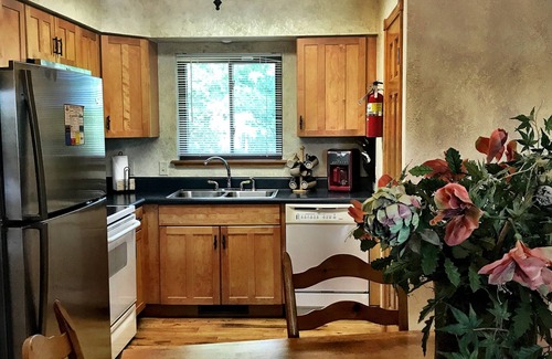 Mount Ida Cottage | Lake view two bedroom, two bath Harbor North luxury cottage with private hot tub overlooking Lake Ouachita. by RedAwning