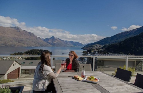 Queenstown City Centre House | Lake View Villa | Great location | Amazing views