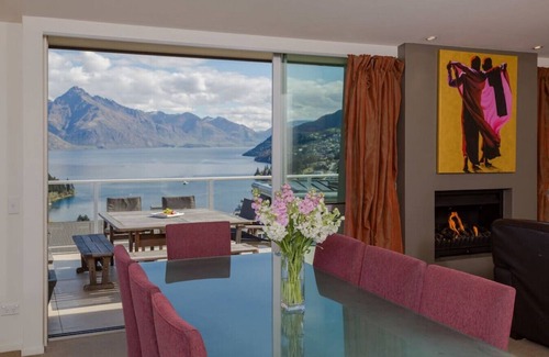 Queenstown City Centre House | Lake View Villa | Great location | Amazing views