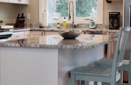 Centerville House | *LAKE VIEWS* 0.2 miles to the beach at lake* Renovated 4bds