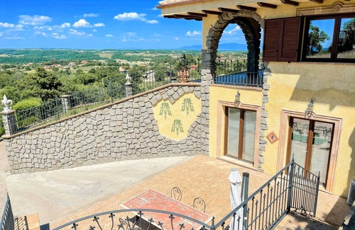 Montefiascone Villa | LAKE VIEWS BOLSENA-EXCLUSIVE VILLA/POOL/JACUZZI/SLEEPS 16/CHILDRENS PLAYGROUND