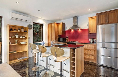 Kelvin Heights House | Lake views - close to airport and ski fields