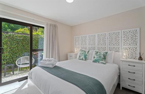 Sunshine Bay Apartment | Lake Wakatipu & Mountain Views, Close To Downtown