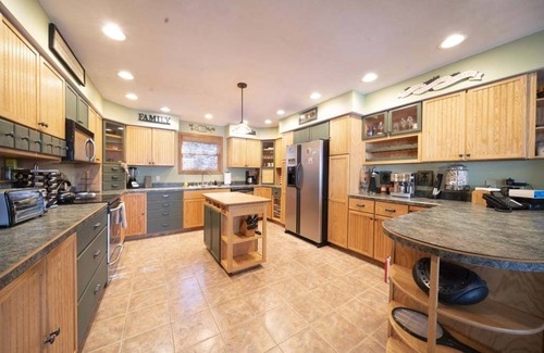 Greentown House | Lake Wallenpaupack Lakefront - Sleeps 8 - Dock Included!