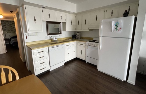 Syracuse Condo | Lake Wawasee Condo with Pool