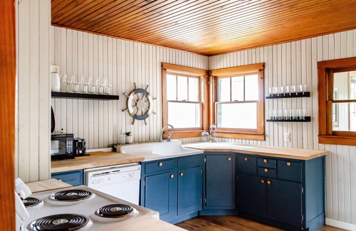 Enchanted Hills Cottage | Lake Wawasee Cottage