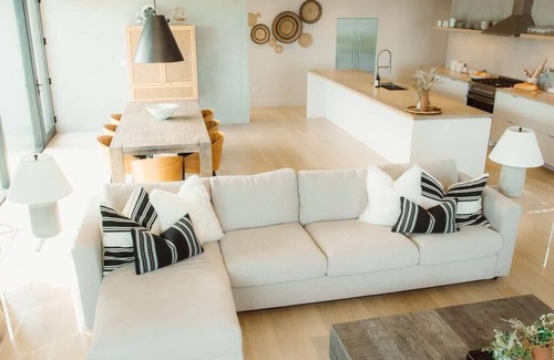 Oshkosh House | Lake Winnebago Waterfront Guest Home