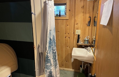 Laconia Cottage | Lake Winnepesaukee waterfront cottage