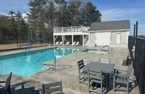 Weirs Beach Apartment | Lake Winni Studio Condo Full Kitchen - Weirs Beach