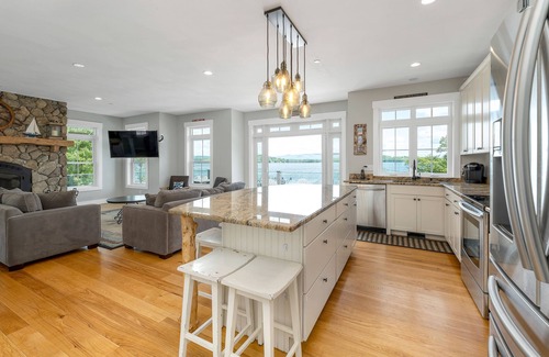 Weirs Beach House | 🏖 Lake Winnipesaukee Vacation at Akwa Marina 🏖 Beach, Pool, Hot Tub, Beach Bar