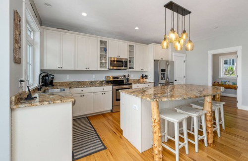 Weirs Beach House | 🏖 Lake Winnipesaukee Vacation at Akwa Marina 🏖 Beach, Pool, Hot Tub, Beach Bar