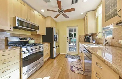 Lake Worth House | Lake Worth Historic District - 2/1 w outdoor patio - close to everything