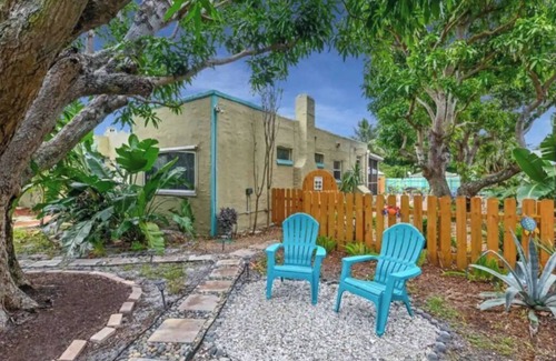 Lake Worth House | Lake Worth Historic District - 2/1 w outdoor patio - close to everything