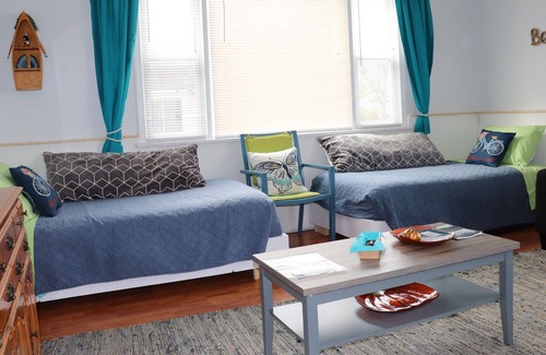 Fort Erie House | Lakebreeze Lodge - 2-3 bedroom Great location