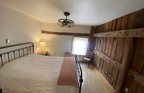 Isle La Motte House | Lakefront 19th Century Vermont Barn Home - Dogs OK - Cycling - ICE fishing Lake