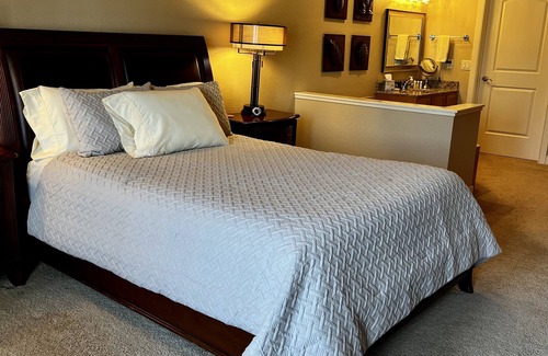 Birchwood Condo | Lakefront 1BR Condo with Indoor Pool/Hot Tub - Tagalong Resort 431A
