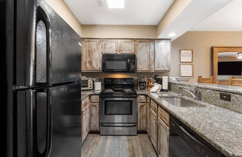 Indian Point Condo | Lakefront, 2 bd/2 bath, Sleeps 8. Exclusive Ticket Deals and Resort Perks!