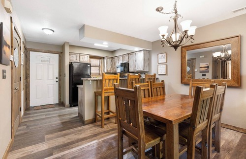 Indian Point Condo | Lakefront, 2 bd/2 bath, Sleeps 8. Exclusive Ticket Deals and Resort Perks!