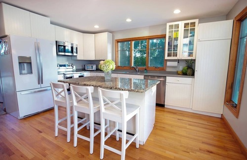 Lake Cottage | Lakefront | 2 Saunas, Firepit, Kayaks, Dock & Boat