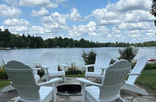 Lake Cottage | Lakefront | 2 Saunas, Firepit, Kayaks, Dock & Boat