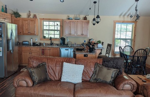 Groveoak Cabin | Lakefront 2BR 2BA cabin,Guntersville Lake iScottsboro, AL with spectacular views