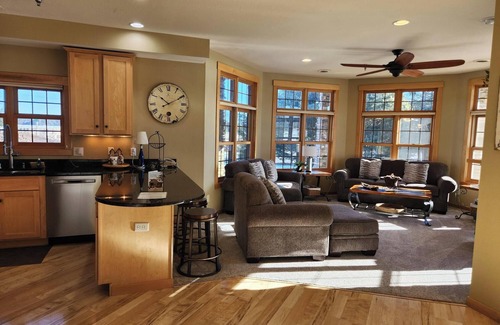 Three Lakes Condo | Lakefront 2BR Condo – Unit A1 at Northernaire Resort on Three Lakes Chain