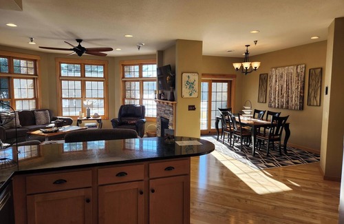 Three Lakes Condo | Lakefront 2BR Condo – Unit A1 at Northernaire Resort on Three Lakes Chain