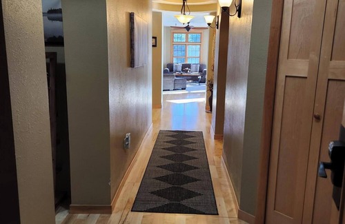 Three Lakes Condo | Lakefront 2BR Condo – Unit A1 at Northernaire Resort on Three Lakes Chain