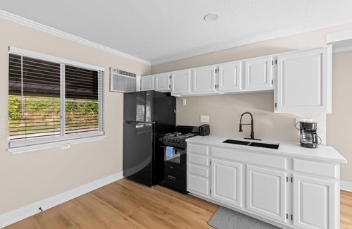 Edwards Apartment | Lakefront 2BR Retreat w/Dock Access+Scenic Views
