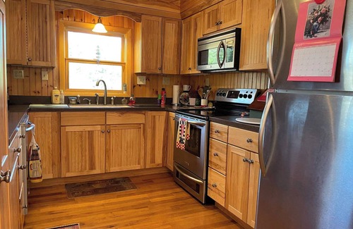 Freedom House | Lakefront 3 bed room property in Freedom, NH