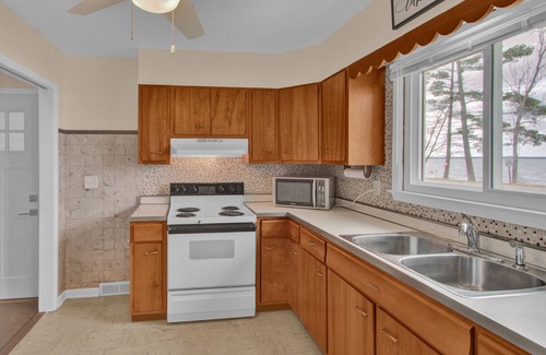 Arkdale Cottage | Lakefront 3-bedroom cottage with private dock & amazing sunset view
