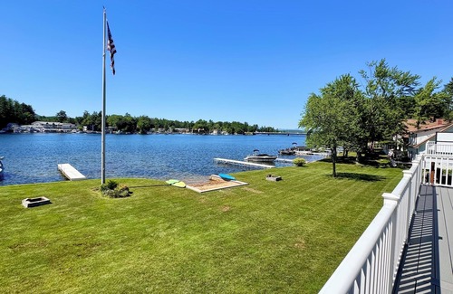 Lochmere House | Lakefront 3-bedroom Duplex on Lake Winnisquam, docks, Beach, WiFi, AC.nB1A