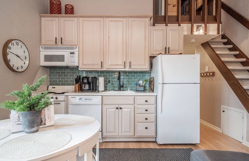 Gaylord House | Lakefront 3 Bedroom Townhome - Fall colors and Quaint Towns - Sleeps 8