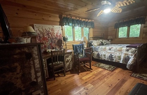 Cumberland Cabin | LAKEFRONT 3 STORY CABIN WITH DOCK AND FIREPLACE