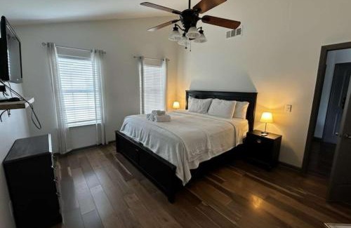Old Hickory House | Lakefront 3BR Cozy House with BBQ & Hot Tub