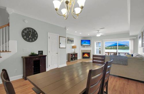 North Charleston House | Lakefront 3br Townhome W Stunning Views!