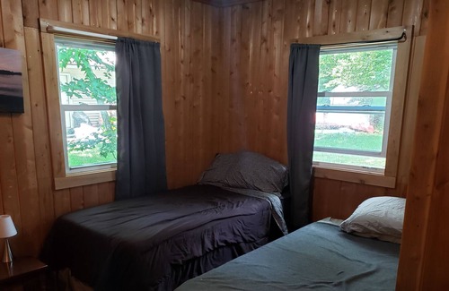 Baileyville House | Lakefront 4 bdr home- Twin Pines Lodge