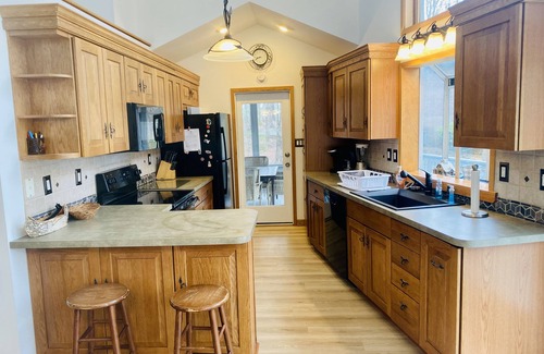 Bumpass House | Lakefront 5 bedroom pet-friendly home on Lake Anna w/game room, hot tub & beach
