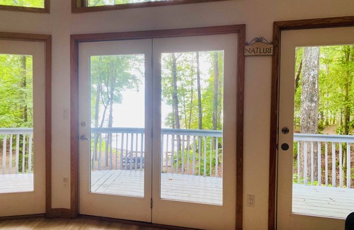 Bumpass House | Lakefront 5 bedroom pet-friendly home on Lake Anna w/game room, hot tub & beach