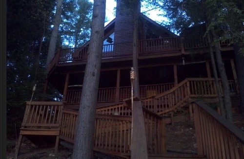 Chestertown Cabin | Lakefront 5-bedroom+loft cabin w/WiFi, AC near Chestertown in Adirondack Park.