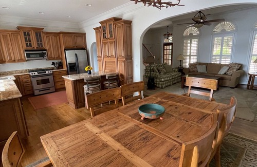 Waleska House | Lakefront 5 BR home nestled on a private cove 1 hr from downtown Atlanta, Ga.