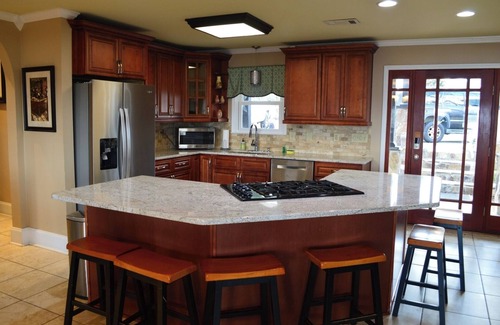 Gilbert House | Lakefront 5BR w/Patio and Grill – Sleeps 12