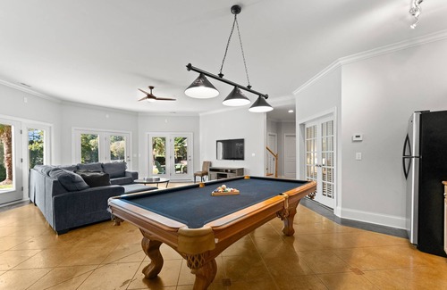 Denver House | Lakefront 6BDR, Priv Dock, Game Room, Firepit | Jake's Lake House by Avantstay