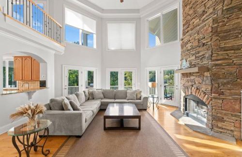 Denver House | Lakefront 6BDR Priv Dock Game Room Firepit Jakes Lake House by Avantstay