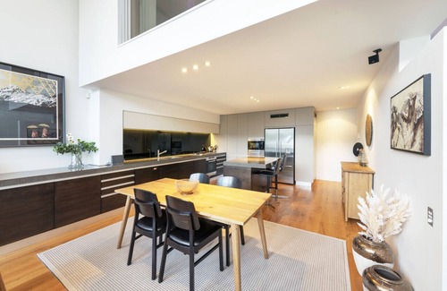 Wanaka Apartment | Lakefront Apartment close to town