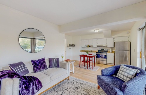 Flat Rock Apartment | Lakefront apartment with on-site pool, tennis, grill, & patio - dog-friendly