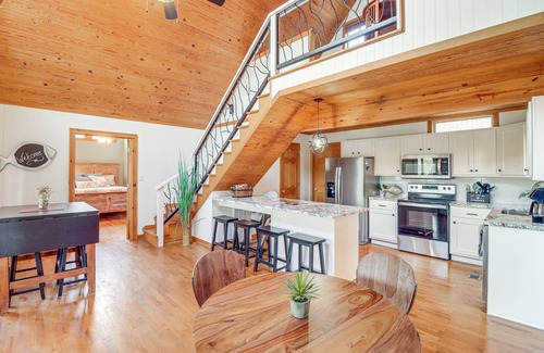 Bee Branch House | Lakefront Arkansas Home w/Deck, Grill & Cornhole!