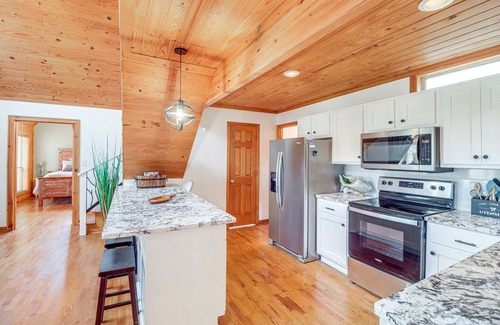 Bee Branch House | Lakefront Arkansas Home w/Deck, Grill & Cornhole!