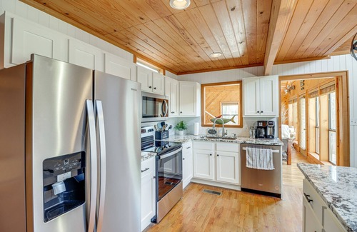 Bee Branch House | Lakefront Arkansas Home w/Deck, Grill & Cornhole!